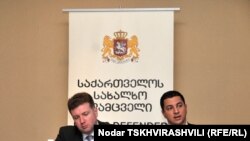 По словам Арчила Талаквадзе (справа), в Грузии зарегистрированы 100 000 человек, которые испытывают психические проблемы. Существующие клиники могут принять только 1000 больных