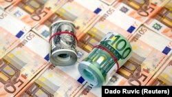 На 14 квітня офіційна вартість долара встановлена на рівні 24 гривень 4 копійок