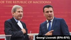 Makedonija krupnim koracima grabi ka EU: Johanes Han i Zoran Zaev u Skoplju