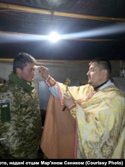 Військовий капелан отець ПЦУ Мар’ян Сеник здійснює свою духовну службу