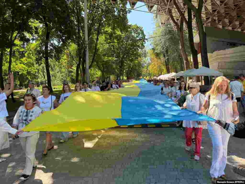 50-метровий прапор України несли від площі Шевченка