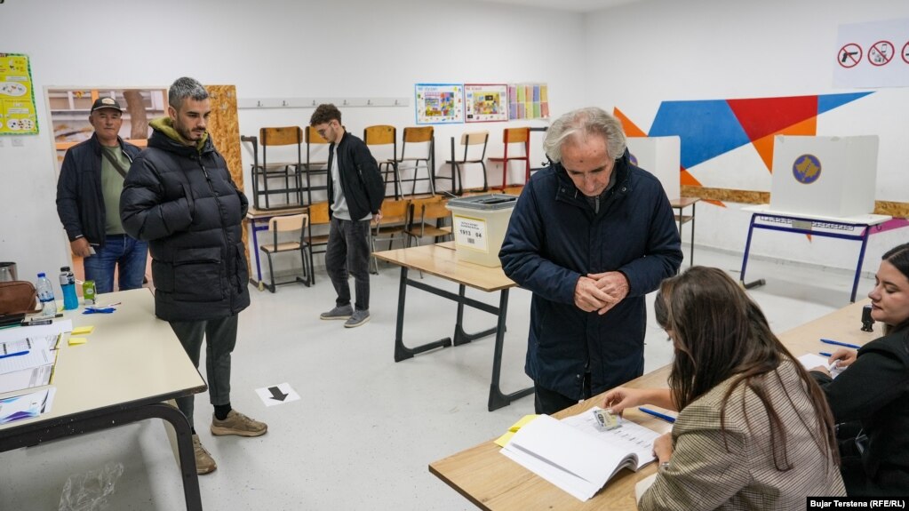 Në këtë rund të dytë, gara shihet si test i fuqisë së partive në nivel lokal, por edhe si tregues i prirjeve të ardhshme në skenën qendrore.