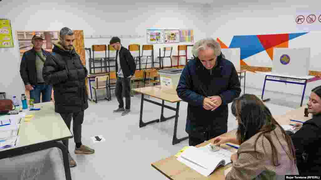 U ovom drugom krugu, izborna trka se posmatra kao test snage političkih stranaka na lokalnom nivou, ali i kao pokazatelj budućih trendova na centralnoj političkoj sceni.