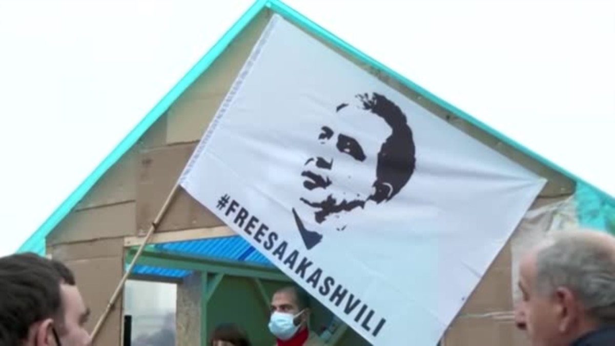 Прихильники ув’язненого експрезидента Грузії протестують біля в’язниці (відео)