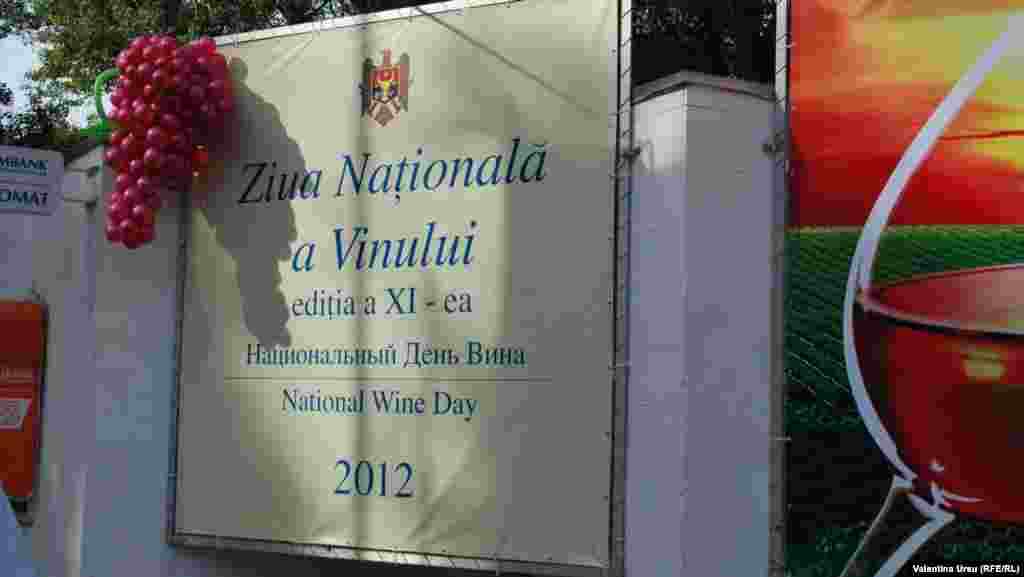 Oficiala inscripție a Festivalului...