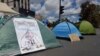 Палатковият лагер е разположен на кръстовището пред сградата на община Варна