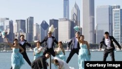 Çikagoda toý tutýan gyrgyzlar