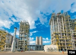 Complexul de rafinării de petrol Turkmenbashi din Turkmenistan.