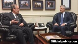 Demokratski kongresmen Eliot Engel u razgovoru sa kosovskim predsjednikom Hašimom Tačijem