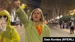 რუსუდან კობახიძე რუსთაველზე დააკავეს. ფოტო დაკავებამდე მცირე ხნით ადრეა გადაღებული