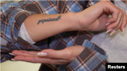 Валерія Сташенко показує своє тату