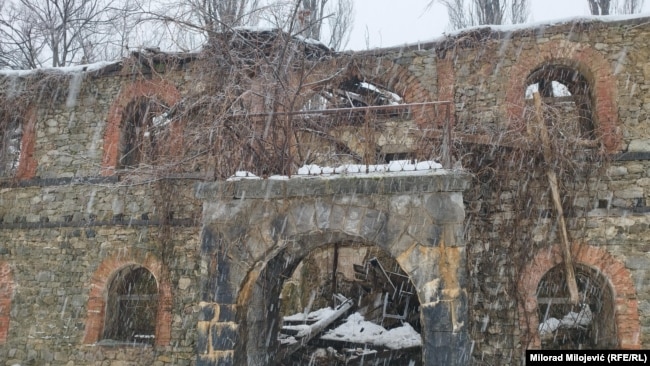 Artiljerijska kasarna u sklopu banjalučke tvrđave Kastel, zaštićenog objekta, već godinama je u ruševnom stanju, januar 2025.