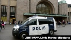 Автомобиль полиции в Хельсинки, Финляндия (иллюстративное фото)