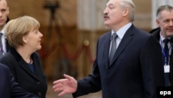 ანგელა მერკელი (მარცხნივ) და ალიაქსანდრ ლუკაშენკა. მინსკი, 2015 წელი. 