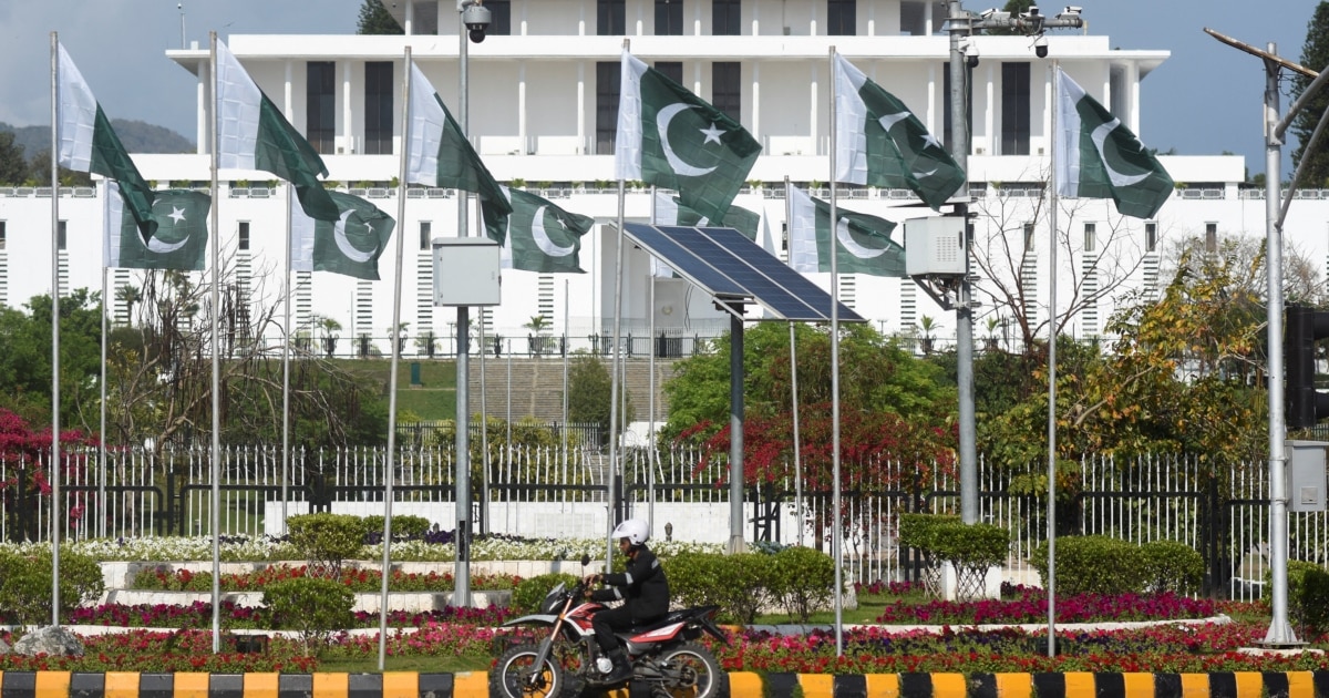  S u morëm vesh kështu   Trump e paralajmëron Iranin për Ngushticën e Hormuzit në prag të bisedimeve