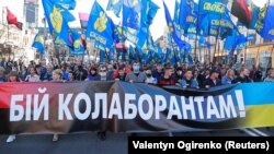 Учасники ходи з нагоди відзначення Дня захисника України та Дня УПА в центрі Києва, 14 жовтня 2020 року