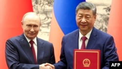 Си Цзиньпин менен Владимир Путин. Бээжин, 2026-жылдын 20-майы.