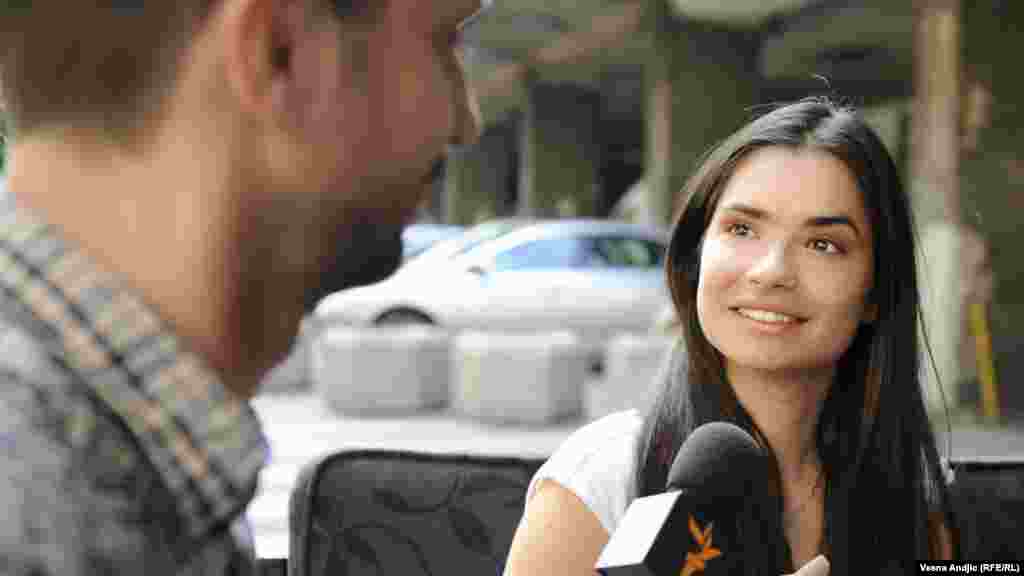 Novinar RSE, Zoran Glavonić intervjuira glumicu Mariju Karan, Beograd, maj 2012. 