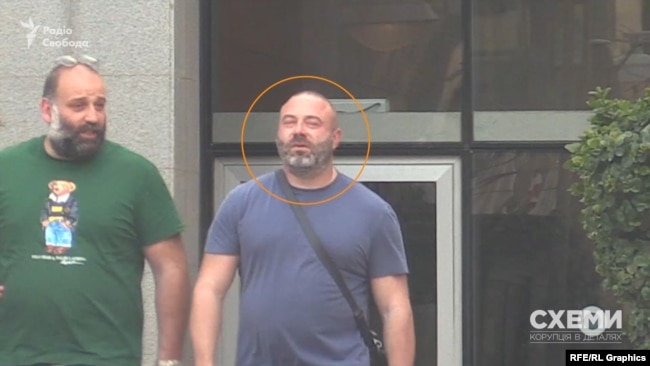 Разом із Міндічем із бізнес-центру вийшов Михайло Кіперман – бізнесмен умовної групи «Приват», лідером якої вважається Ігор Коломойський Разом із Міндічем із бізнес-центру вийшов Михайло Кіперман – бізнесмен умовної групи «Приват», лідером якої вважається Ігор Коломойський