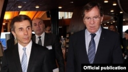 Беседу во время встречи в первый день визита в Страсбург с президентом ПАСЕ Жан-Клодом Миньоном грузинский премьер назвал "теплой"