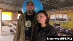Активисты акции по гражданской блокаде Крыма Дмитрий Дорофеев и Юлия Устова