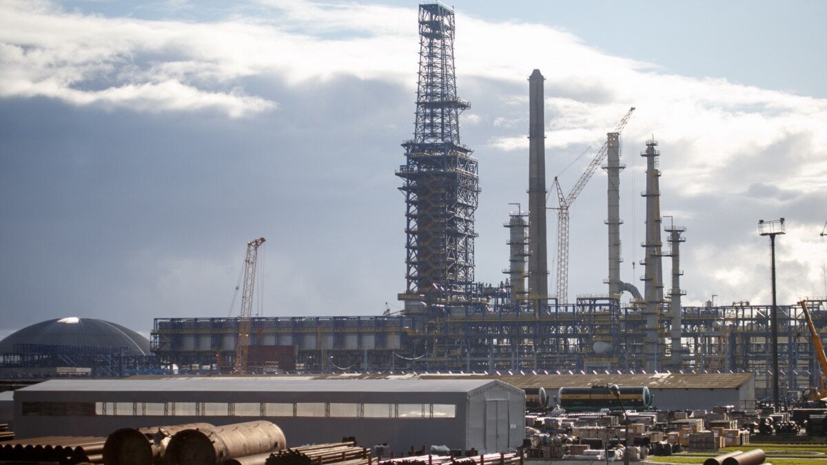 End Of Cheap Oil Means Hard Times For Belarusian Refinery