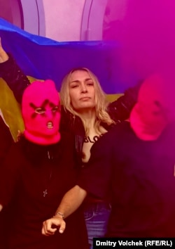 Акция Pussy Riot и Femen у российского павильона