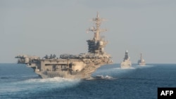 "Авраам Линкольн" кемеси Ормуз кысыгында. (архив)