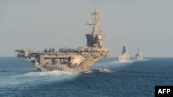 "USS Abraham Lincoln" təyyarədaşıyan gəmisi Hörmüz boğazından keçir