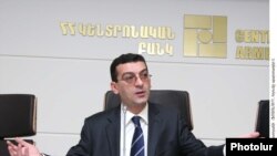 Կենտրոնական բանկի դրամավարկային քաղաքականության վարչության պետ Արթուր Ստեփանյանը: 