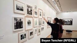  Изложбата Anton Corbijn: Favourite Darkness в Кунстфорум, Виена, февруари - юни 2025 година 