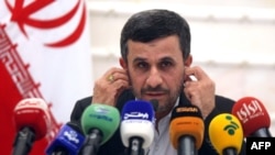  محمود احمدی‌نژاد در کنفرانس خبری روز چهارشنبه در کویت