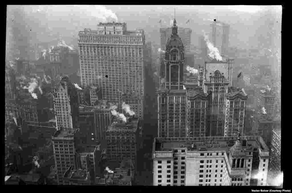 Вид Нью-Йорка, снятый с верхнего этажа одного из небоскребов