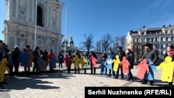 Орусия аннексиялап алган Крымда адам укугунун сакталышын талап кылган киевдиктердин жыйыны. 