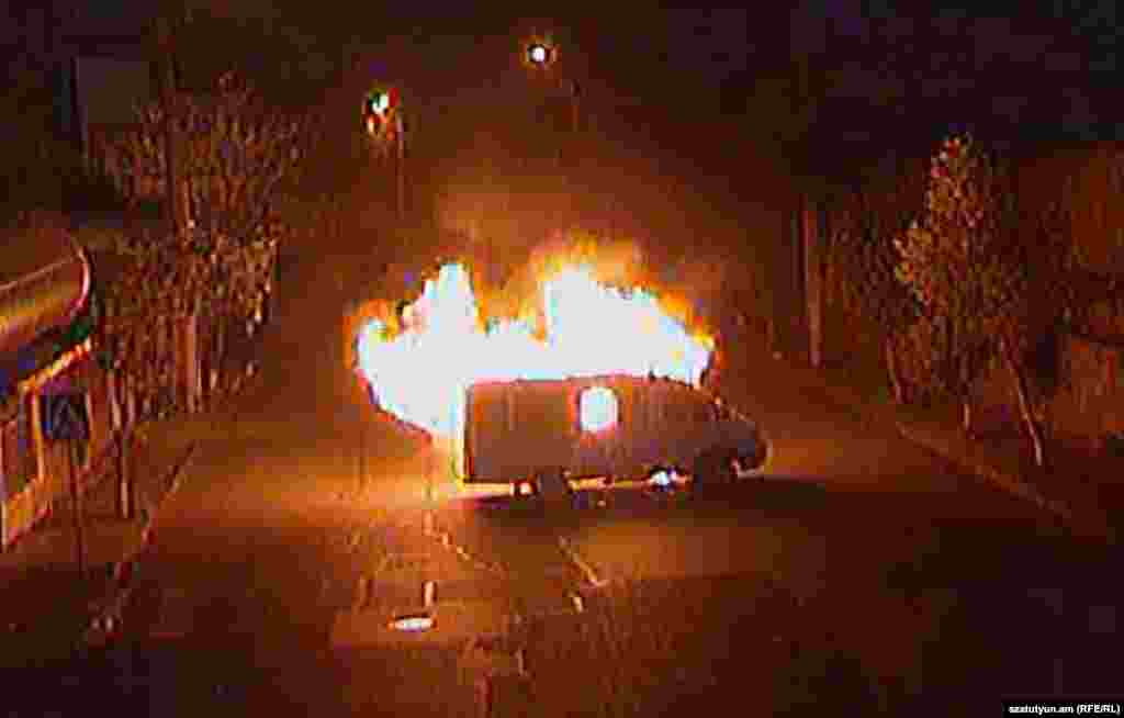Armenia- Armed group burned Patrol's car,24July, 2016