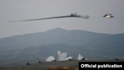 В среду Министерство обороны Азербайджана заявило, что в Нагорном Карабахе азербайджанские военные сбили вертолет «Ми-24» Вооруженных сил Армении, нарушивший воздушное пространство страны
