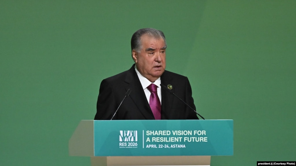 Эмомалӣ Раҳмон аз таҳдиди камобӣ дар Осиёи Миёна гуфт