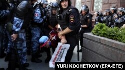 Московская полиция на работе. Лето выборов-2019