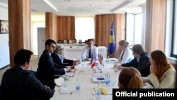 Ambasadori Kvinte sa Petritom Seljimijem zamenikom kosovskog šefa diplomatije, arhivska fotografija