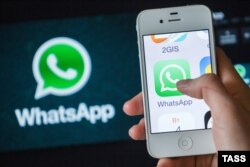 Американский бесплатный сервис обмена мгновенными сообщениями и голосовой связи WhatsApp. Иллюстрационное фото