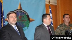 Američki ambasador Charles English (l) na otvaranju konferencije.