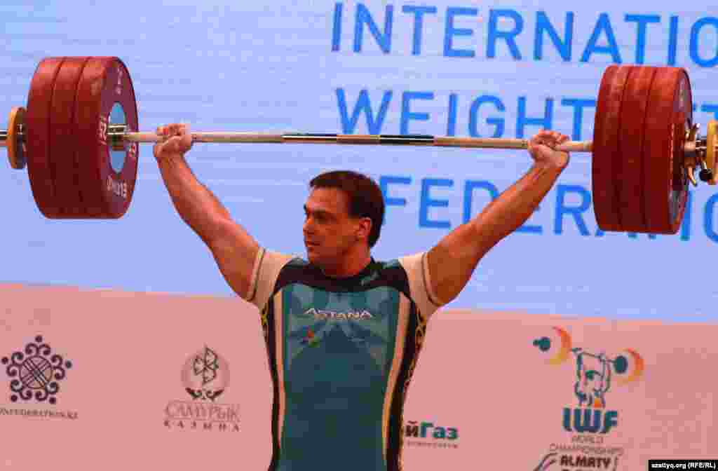 Алматыда өтіп жатқан ауыр атлетикадан әлем чемпионатында қазақстандық Илья Ильин 105 килограмда алтын медаль алды. Бұл Қазақстан құрамасы қоржынындағы үшінші алтын жүлде. 15 қараша 2014 жыл.