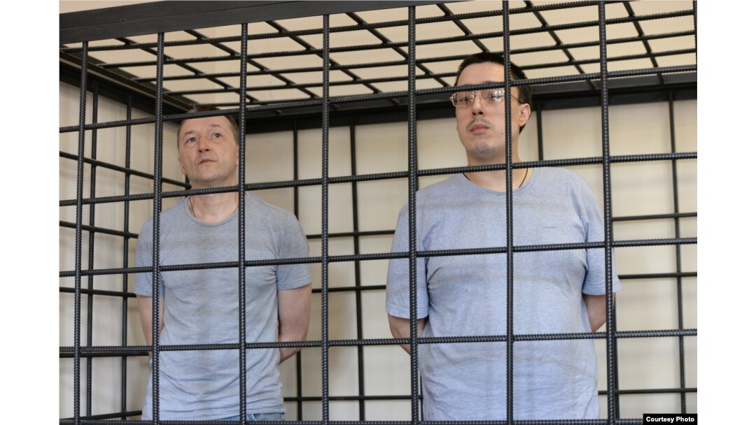 Михаил Безменский и Игорь Житенев в зале суда