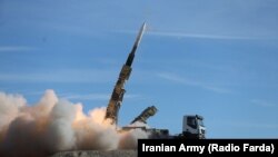 Иран машыгуу учурунда ракетасын атып жатат. 5-ноябрь, 2018-жыл 