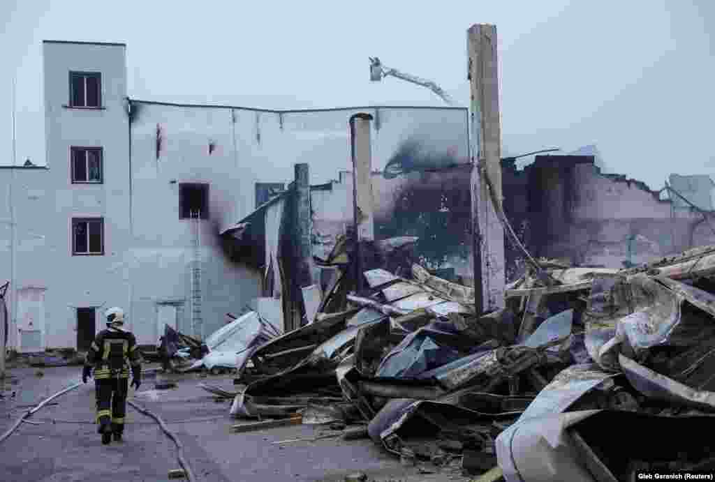 Пожежу продовжували гасити ще зранку, Київ, 22 жовтня 2026 року
