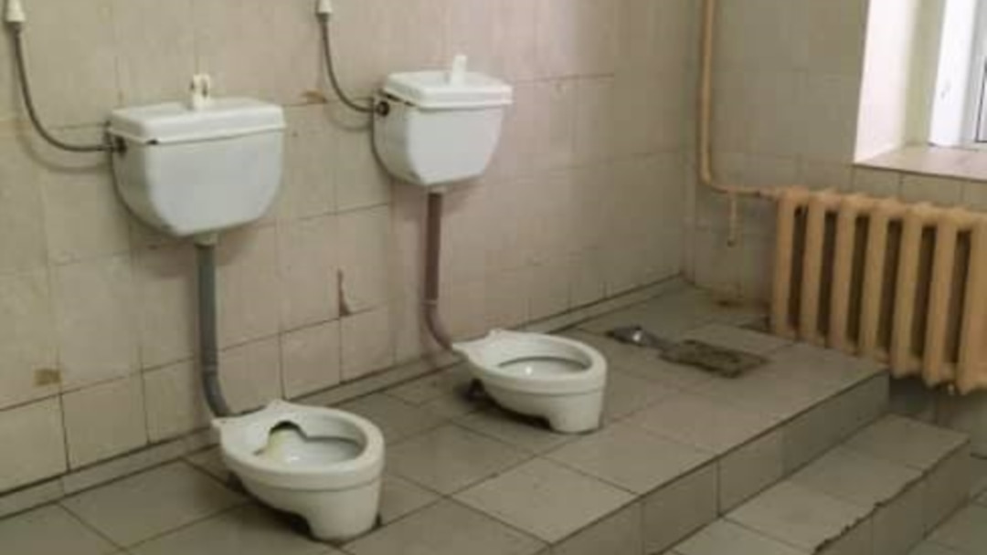 Студентка показала туалеты в лучшем вузе Татарстана — Реальное время