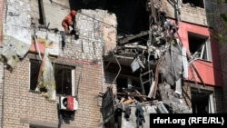 Місце влучання російського дрона по багатоповерхівці, Дніпро, 23 квітня 2026 року