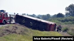 Autobus koji je vozio iz Nemačke do Kosova prevrnuo se blizu Slavonskog Broda, 25. juli 2021.