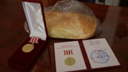 Хлеб, который «единоросы» подарили керчанам, пережившим блокаду Ленинграда