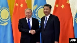 Қазақстан президенті Нұрсұлтан Назарбаев (сол жақта) пен Қытай президенті Си Цзиньпин. Пекин, 14 мамыр2017 жыл.